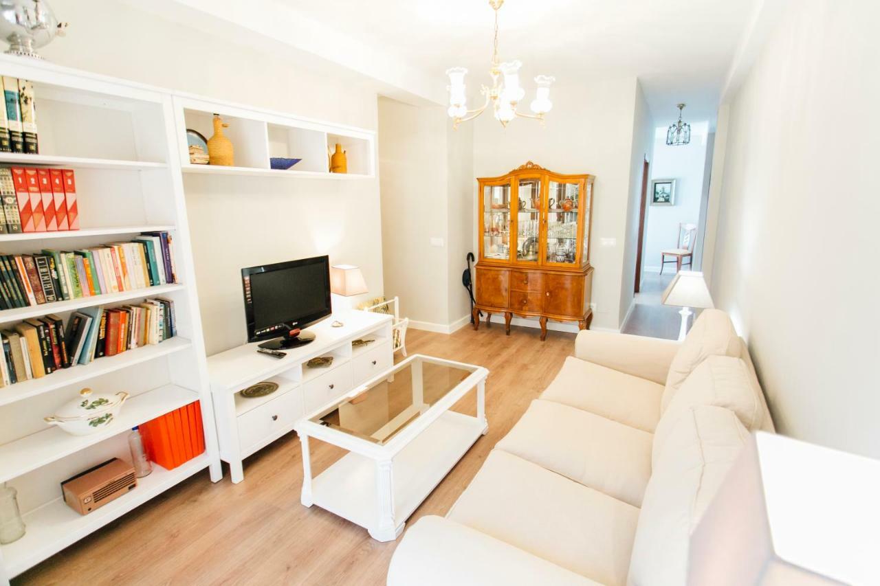 Idilico Atico En Triana-3bd+1bth *