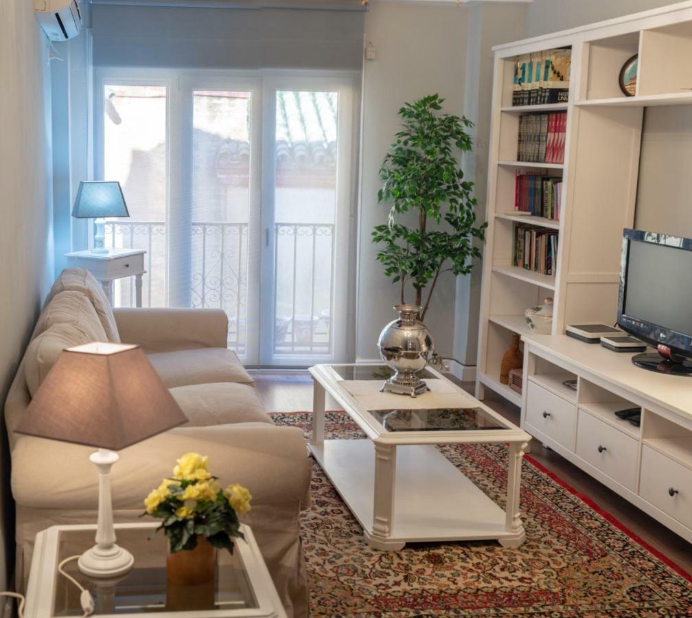 Idilico Atico En Triana-3bd+1bth Seville